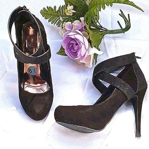 Penny Loves Kenny Pumps